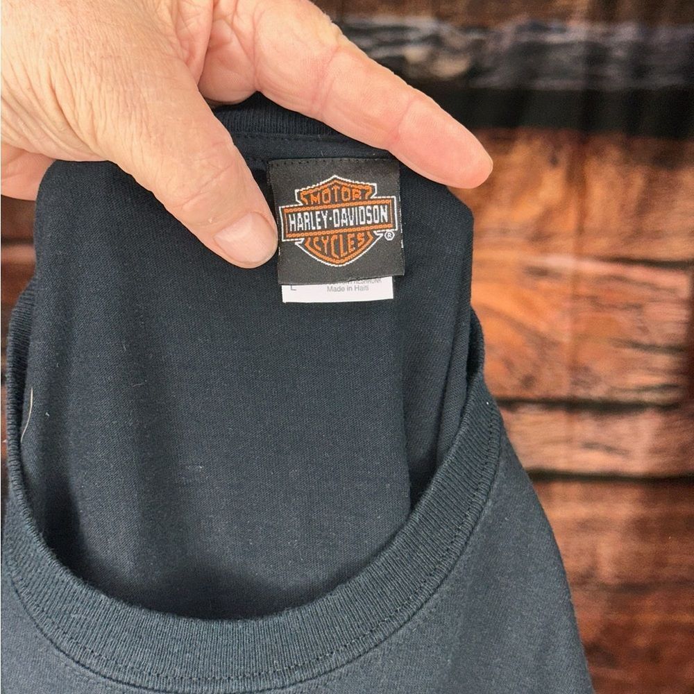 Harley-Davidson Navy Tee with Retro Motorcycle Graphic - Picture 14 of 15